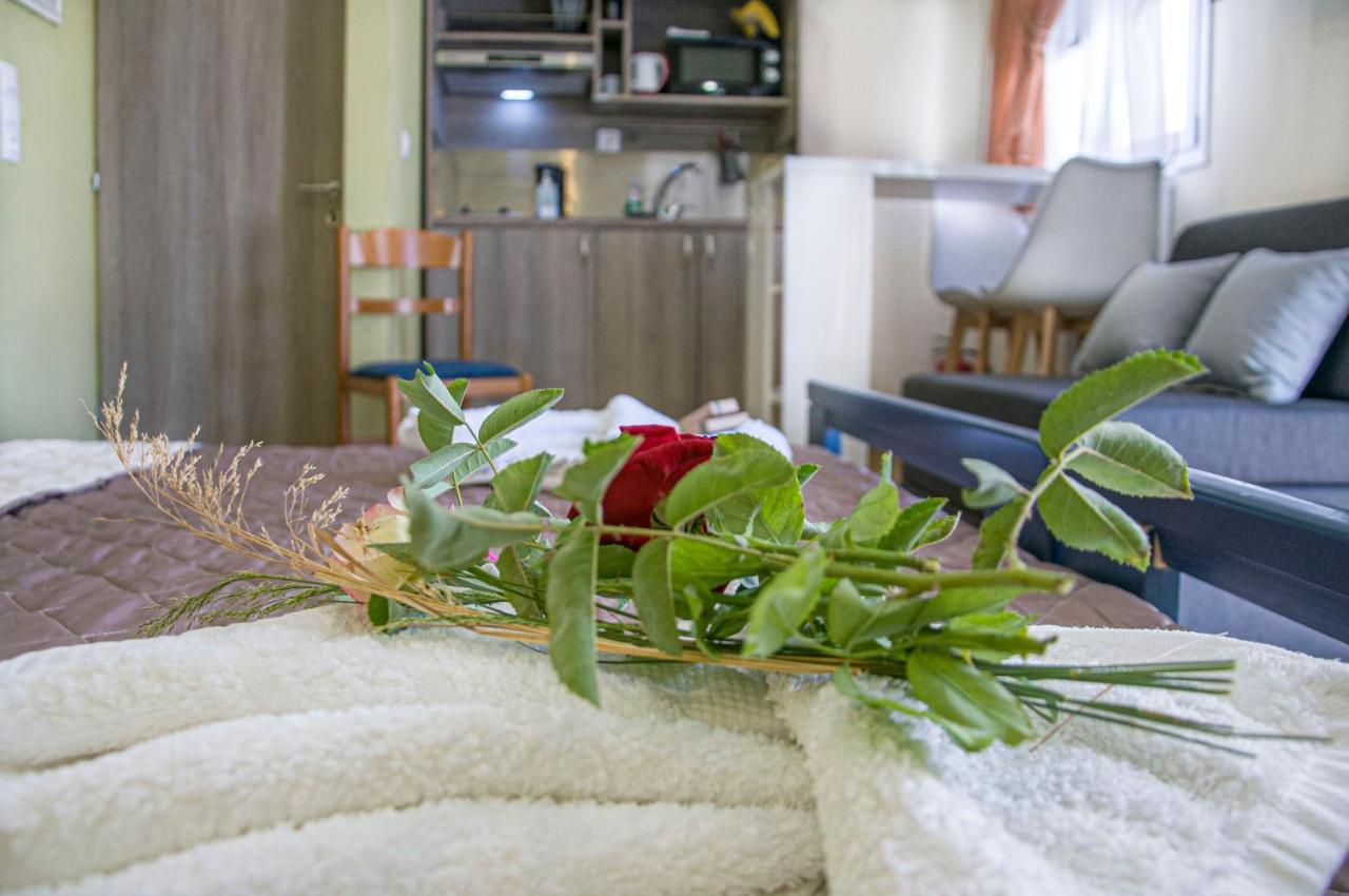 Christina Rooms Adamantas  Ngoại thất bức ảnh