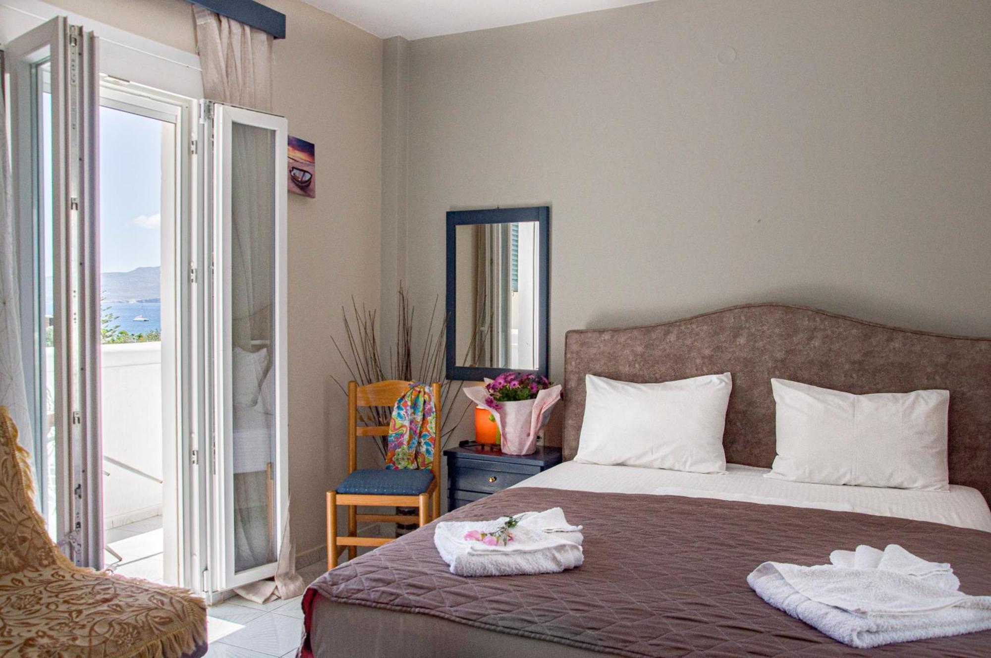 Christina Rooms Adamantas  Ngoại thất bức ảnh