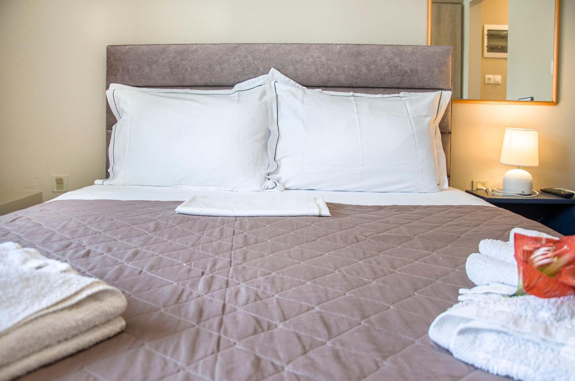 Christina Rooms Adamantas  Ngoại thất bức ảnh