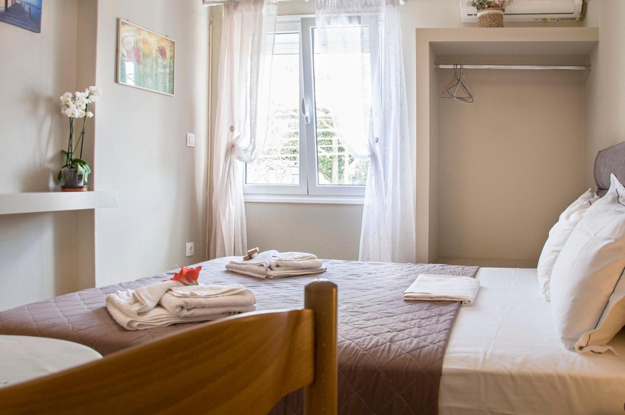 Christina Rooms Adamantas  Ngoại thất bức ảnh