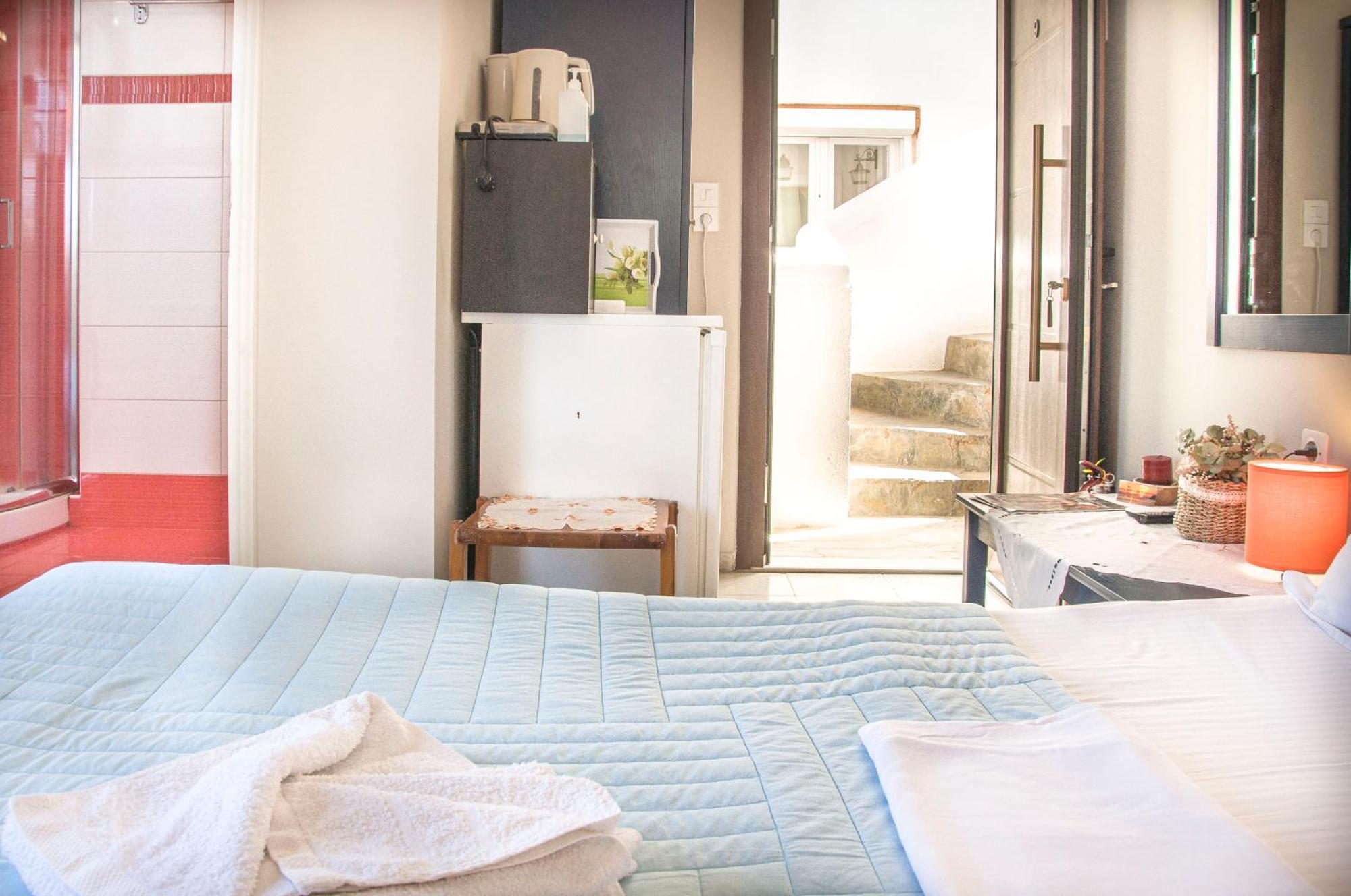 Christina Rooms Adamantas  Ngoại thất bức ảnh