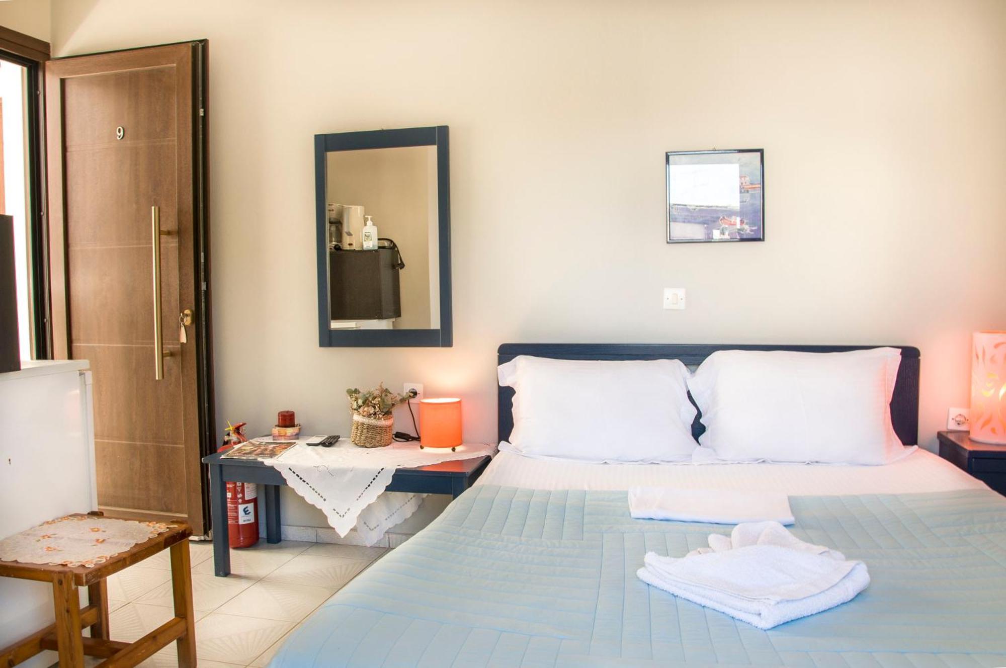 Christina Rooms Adamantas  Ngoại thất bức ảnh