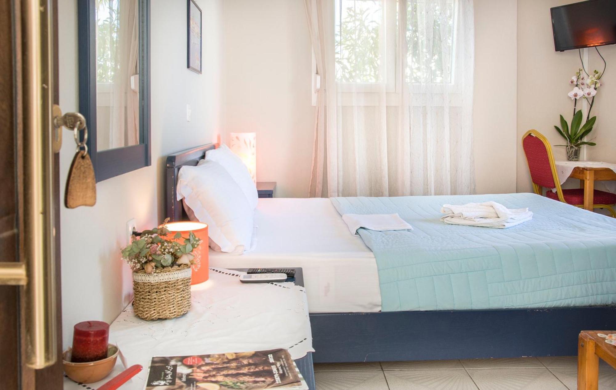 Christina Rooms Adamantas  Ngoại thất bức ảnh