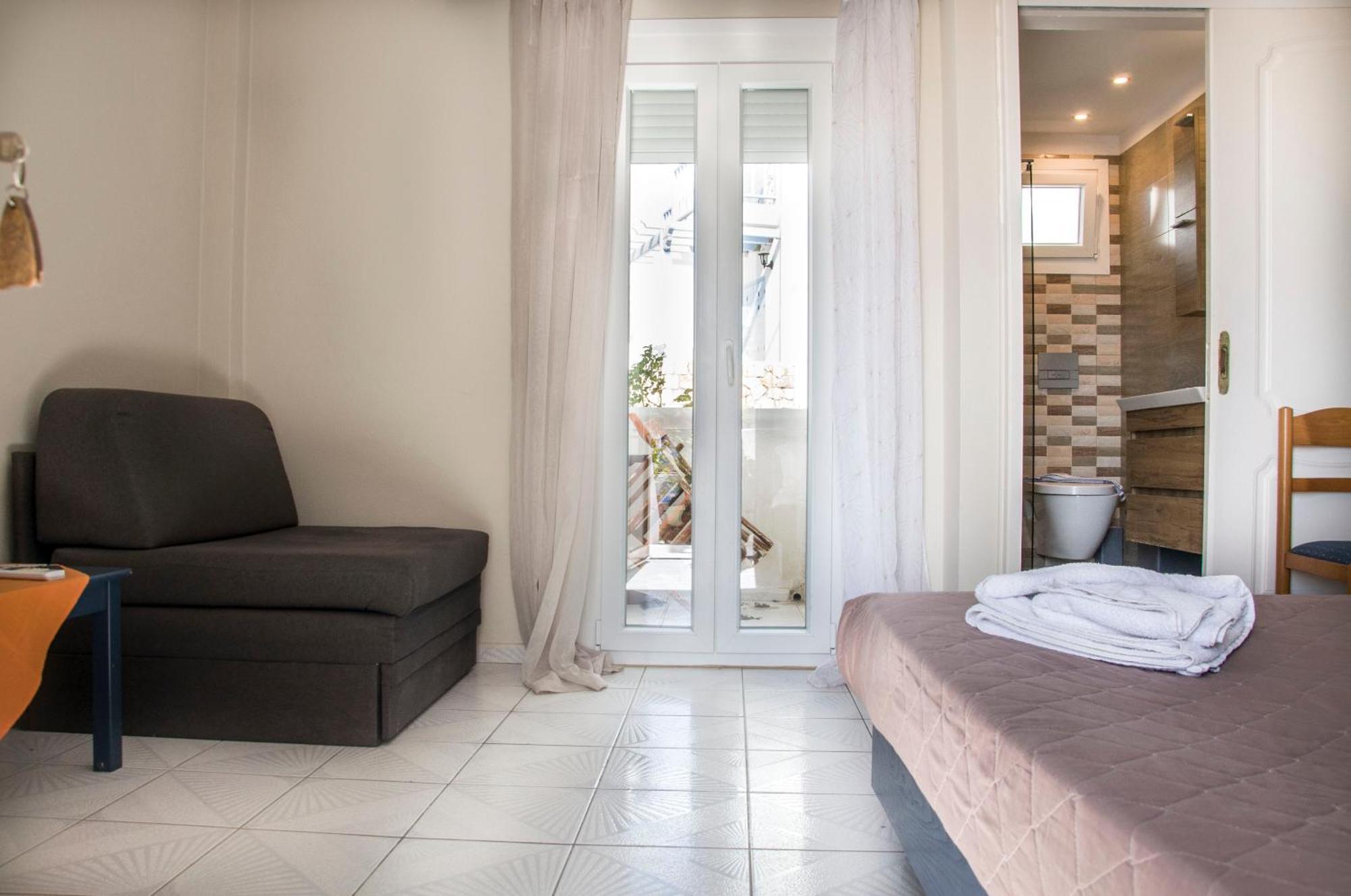Christina Rooms Adamantas  Ngoại thất bức ảnh